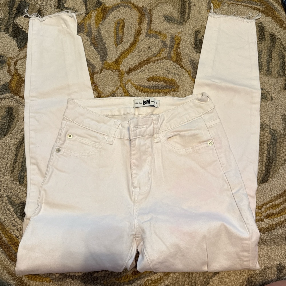 Elegant Women's Off-White Cropped Jeans